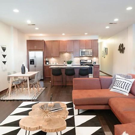 2Br Airy & Tidy Apt With Free Covered Parking - Central Modern 芝加哥 外观 照片