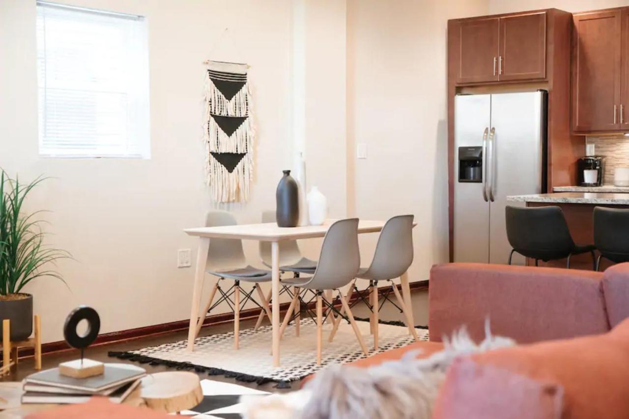 2Br Airy & Tidy Apt With Free Covered Parking - Central Modern 芝加哥 外观 照片